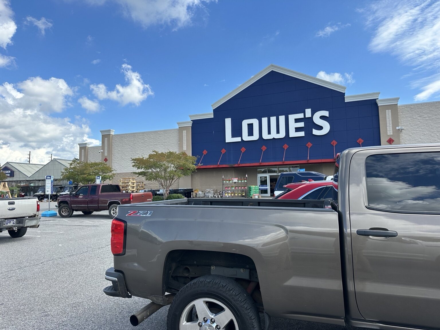 K&G Welding service truck at the Lowe's store in Gadsden Alabama